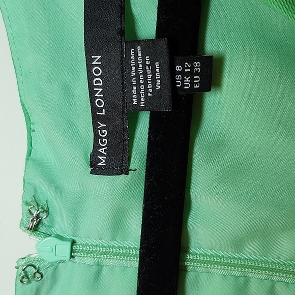 Maggie London Green  V- Neck Sleeveless Solid Maxi  Dress Sz 8 - Picture 7 of 16